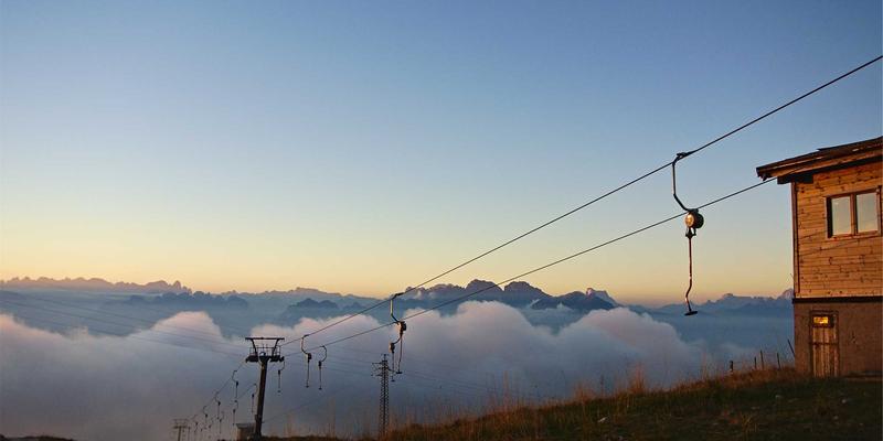 The Future of Social Networks: How Online Communities and Social Platforms Are Evolving with Future Tech