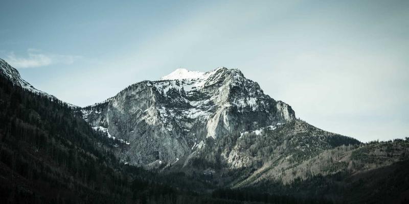 元宇宙与未来科技：社交媒体如何重塑青少年的心理健康与自我认同