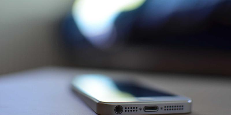 未来科技如何塑造在线社区：算法、回声室效应与信息茧房的政治影响